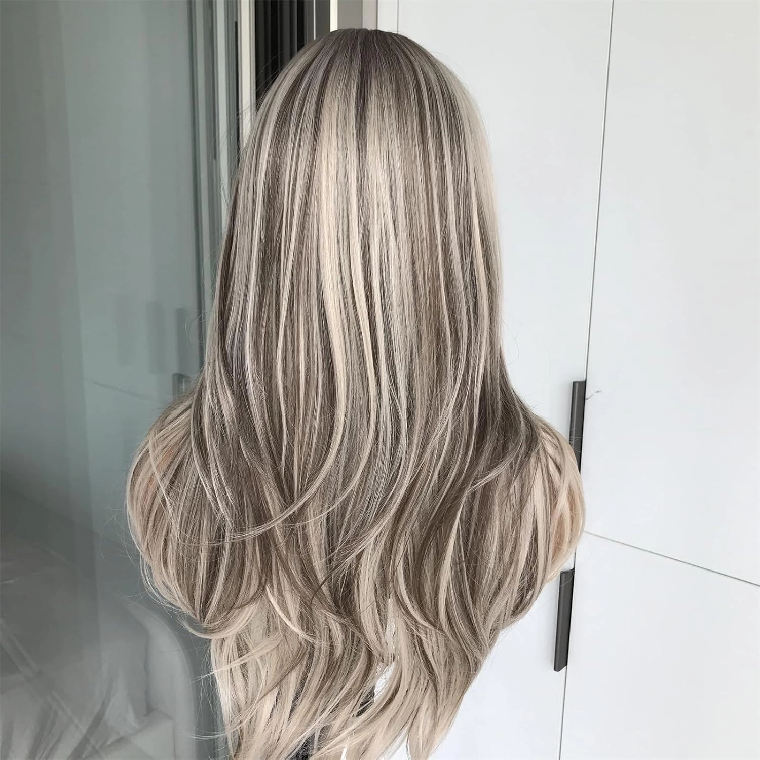 Highlight Blonde Lace Front Wig 13x4 Natural Straight Wave Synthetic Lace Wigs for Women Ash Platinum Blonde Balayage 150% Density Pre plucked Hairline Party Dairly Use Medium Length 20inches