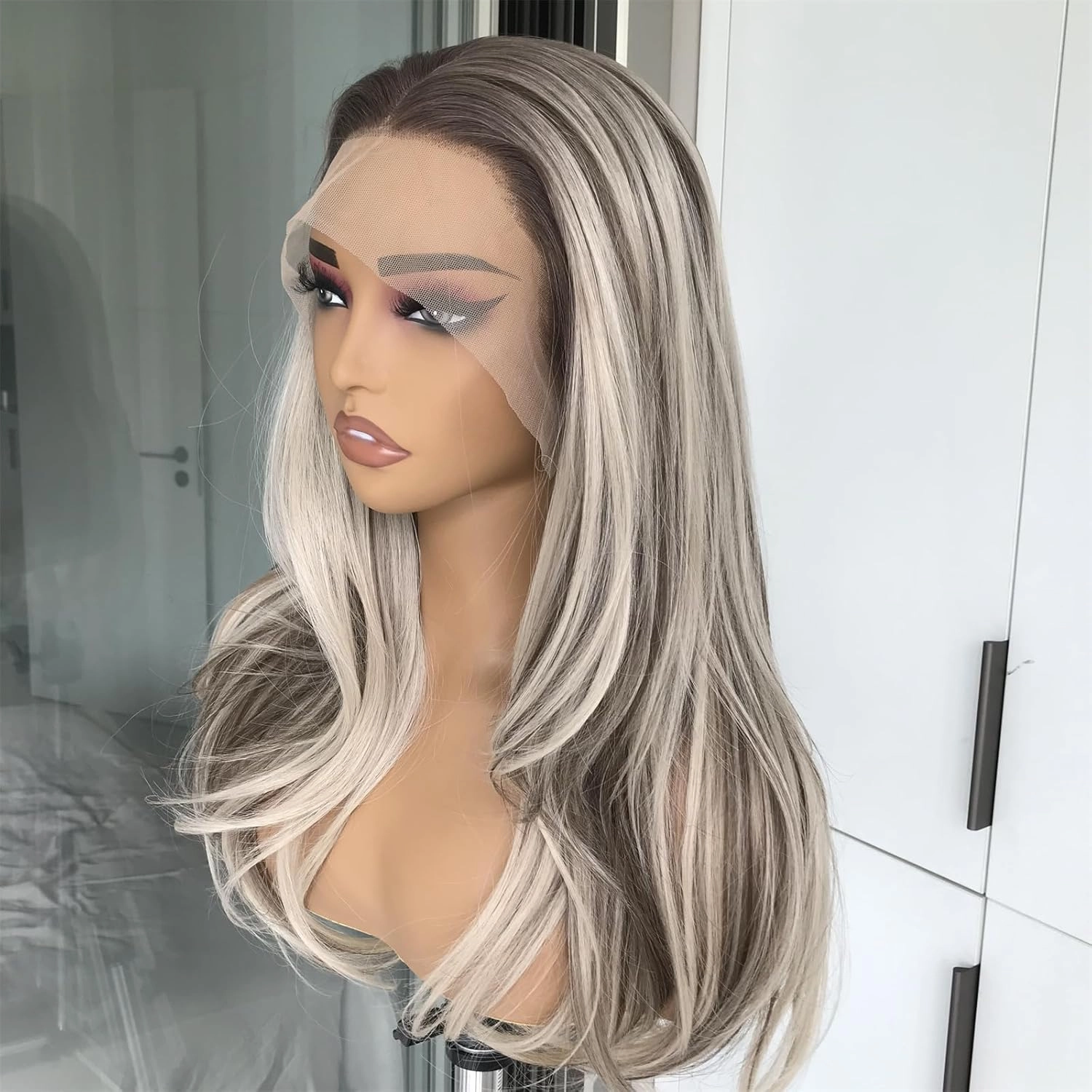 Highlight Blonde Lace Front Wig 13x4 Natural Straight Wave Synthetic Lace Wigs for Women Ash Platinum Blonde Balayage 150% Density Pre plucked Hairline Party Dairly Use Medium Length 20inches